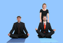 die krawatten sind nur show, natürlich darf man beim business-yoga auch bequeme kleidung tragen